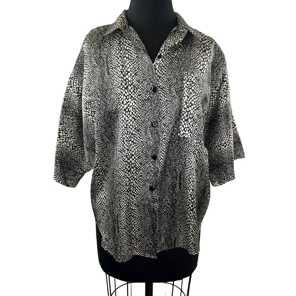 VINTAGE Happy Legs Black White Snakeskin Button-Up Boxy Short Sleeve Shirt M VTG